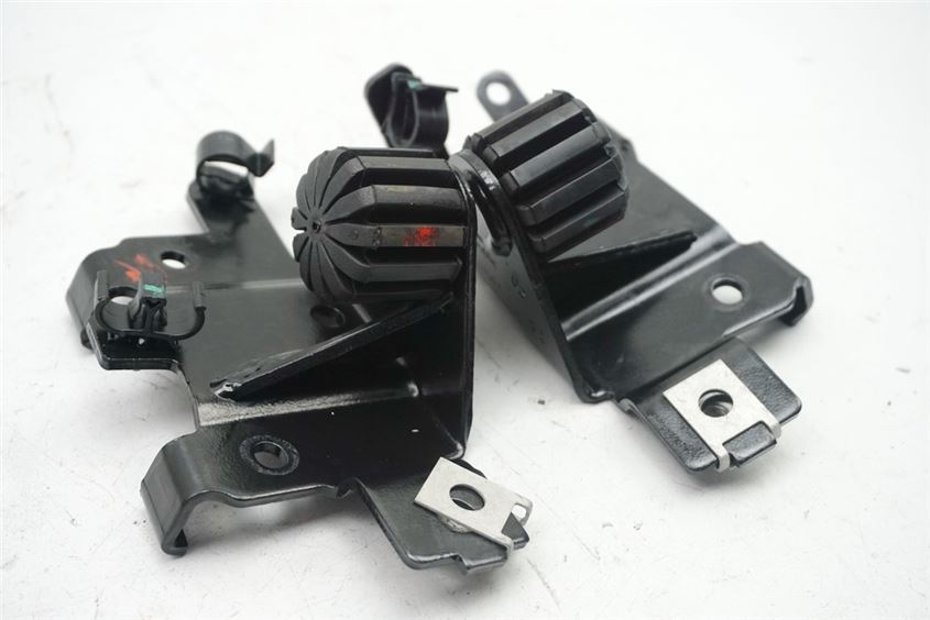 BMW R 1200 RS R12WR (LC) HALTERUNG TANK VORN TRÄGER TANKHALTER GUMMIS AUFLAGE