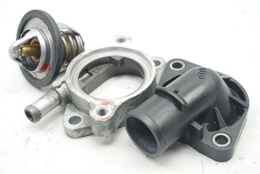 SUZUKI GSX-R 750 WVCF K6 K7 THERMOSTAT THERMOSTATGEHÄUSE