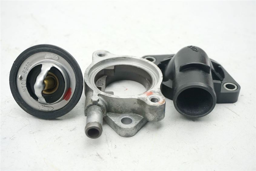 SUZUKI GSX-R 750 WVCF K6 K7 THERMOSTAT THERMOSTATGEHÄUSE