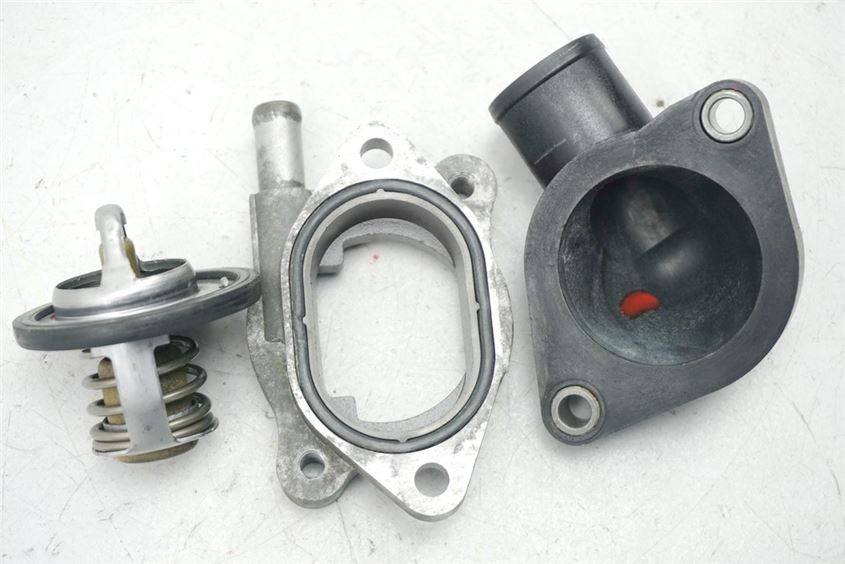 SUZUKI GSX-R 750 WVCF K6 K7 THERMOSTAT THERMOSTATGEHÄUSE