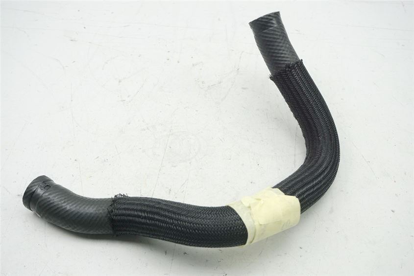 SUZUKI GSX-R 750 WVCF K6 K7 KÜHLERSCHLAUCH KÜHLER RECHTS -> THERMOSTAT