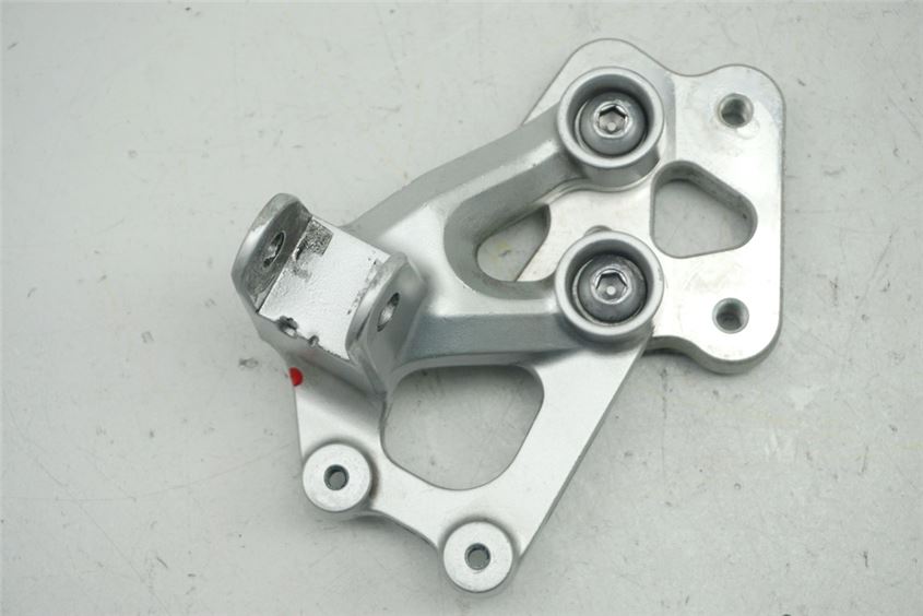 SUZUKI GSX-R 750 WVCF K6 K7 SOPORTE ESTRIBERA IZQUIERDA CONDUCTOR ESTRIBERA