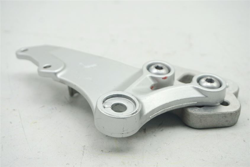 SUZUKI GSX-R 750 WVCF K6 K7 SOPORTE ESTRIBERA DERECHO CONDUCTOR