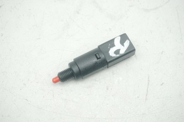 VESPA GTS 250 i.e. INTERRUPTOR LUZ FRENO DERECHO