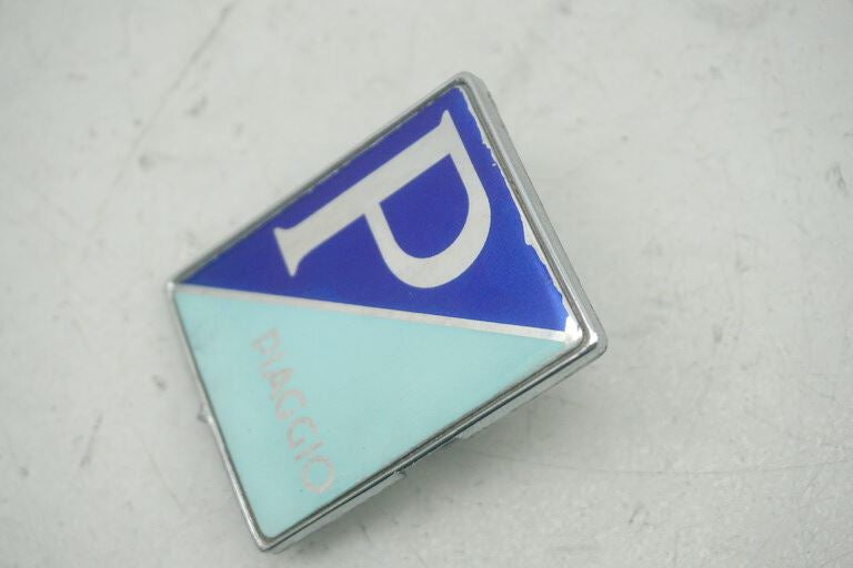 VESPA GTS 250 i.e. EMBLEMA CUBIERTA CARENADO DELANTERO