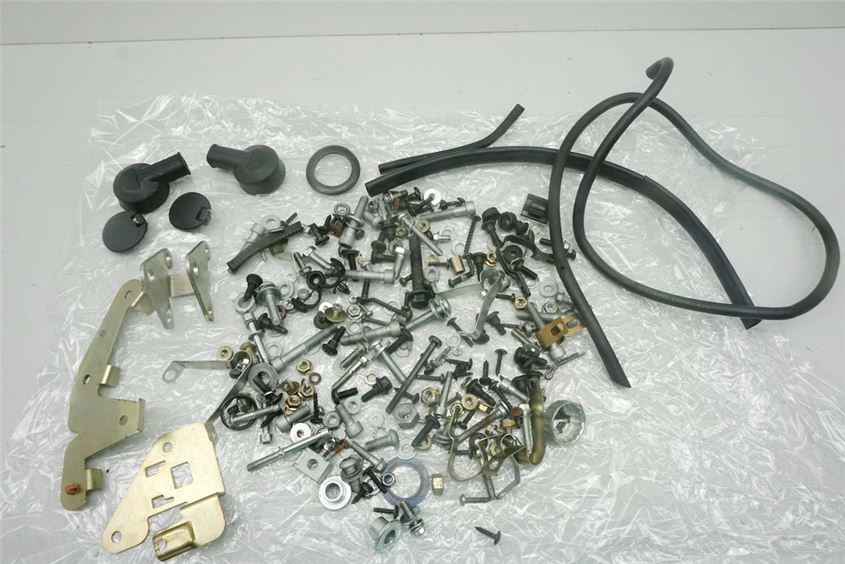 VESPA GTS 250 i.e. TORNILLOS Y PIEZAS PEQUEÑAS