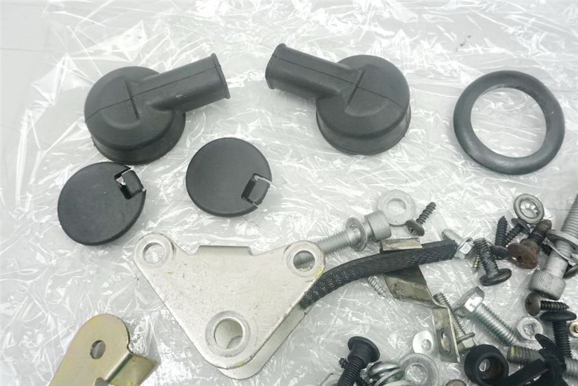 VESPA GTS 250 i.e. TORNILLOS Y PIEZAS PEQUEÑAS
