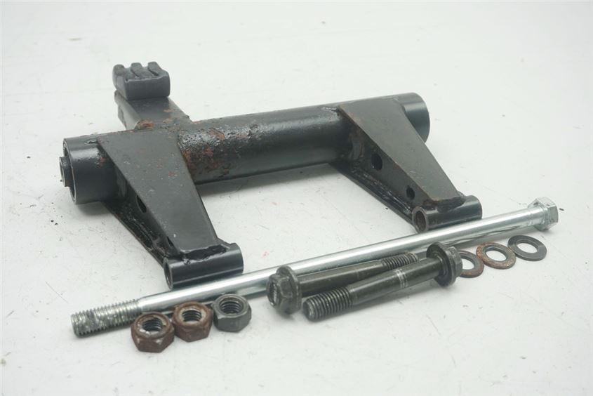 PEUGEOT KISBEE 50 4 TIEMPOS SOPORTE MOTOR EJE PERNO SOPORTE MOTOR TORNILLOS