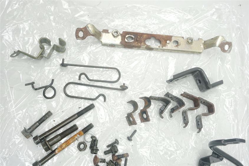 PEUGEOT KISBEE 50 4 TIEMPOS TORNILLOS Y PEQUEÑAS PIEZAS