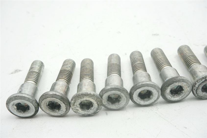 SUZUKI GSF 600 BANDIT GN77AB SCHRAUBEN BREMSSCHEIBEN VORN & HINTEN