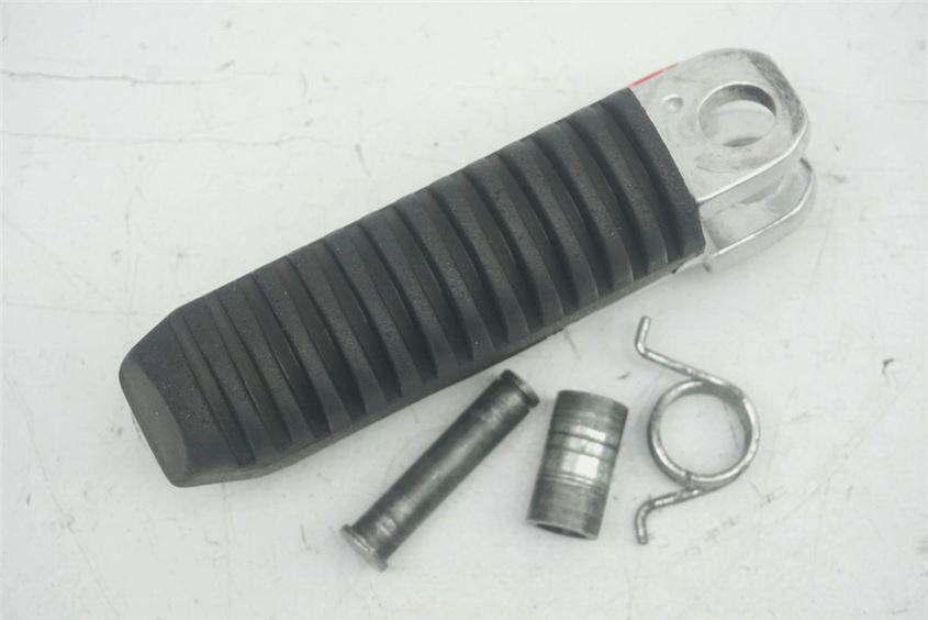 SUZUKI GSF 600 BANDIT GN77AB FUßRASTE FAHRER LINKS FOOTREST