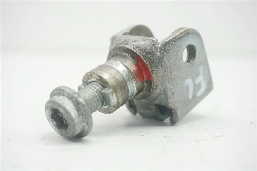 SUZUKI GSF 600 BANDIT GN77AB FOOTREST BRACKET DRIVER LEFT JOINT