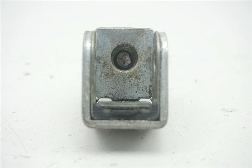SUZUKI GSF 600 BANDIT GN77AB FOOTREST BRACKET DRIVER LEFT JOINT