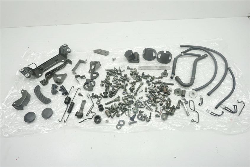 SUZUKI GSF 600 BANDIT GN77AB TORNILLOS Y PIEZAS PEQUEÑAS