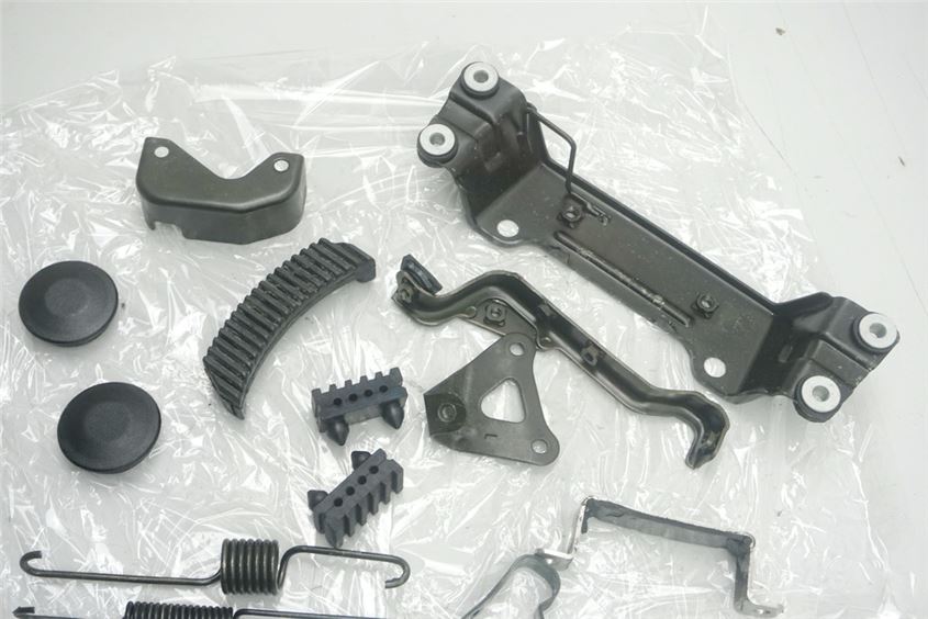 SUZUKI GSF 600 BANDIT GN77AB TORNILLOS Y PIEZAS PEQUEÑAS