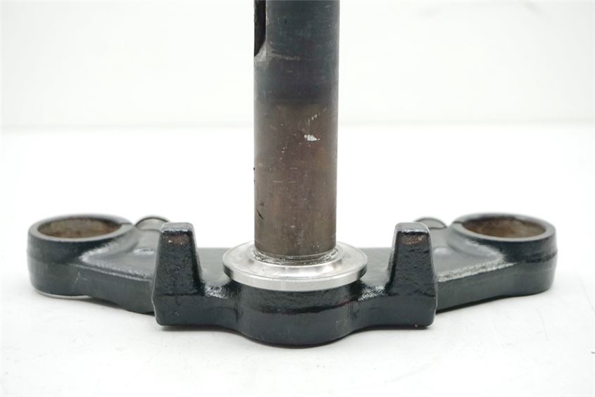 SUZUKI RG 80 GAMMA NC11A LOWER TRIPLE CLAMP FORK