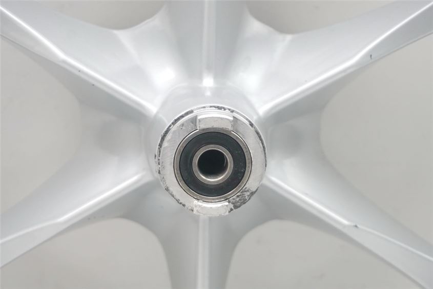 SUZUKI UH 125 CC BURGMAN K7-L3 FELGE VORN VORDERRAD WHEEL