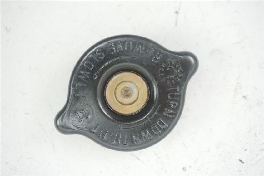 SUZUKI UH 125 CC BURGMAN K7-L3 KÜHLERDECKEL EINFÜLLSTUTZEN KÜHLER VERSCHLUß