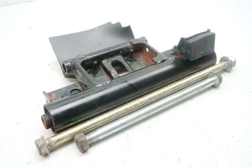 SUZUKI UH 125 CC BURGMAN K7-L3 HALTERUNG MOTOR ACHSE BOLZEN MOTORHALTER