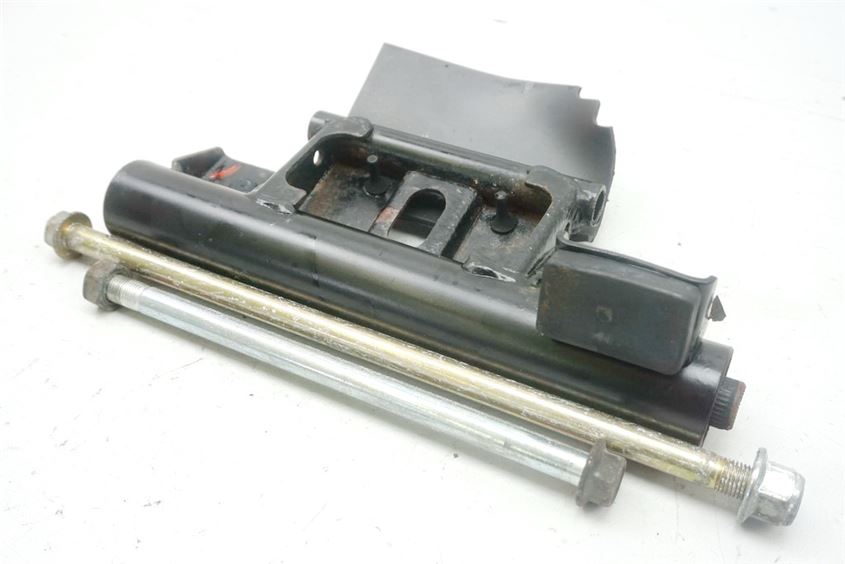 SUZUKI UH 125 CC BURGMAN K7-L3 HALTERUNG MOTOR ACHSE BOLZEN MOTORHALTER