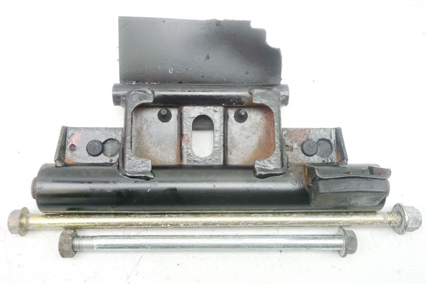 SUZUKI UH 125 CC BURGMAN K7-L3 ENGINE AXLE BOLT MOUNT ENGINE MOUNT