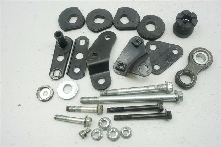 HYOSUNG GA 125 CRUISE II SOPORTE MOTOR EJE TORNILLOS PERNOS SOPORTE DEL MOTOR
