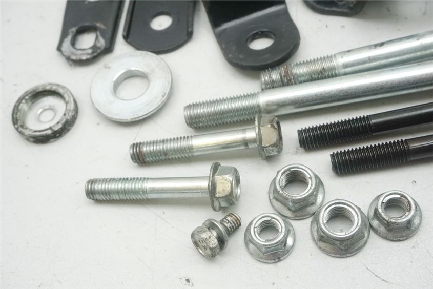 HYOSUNG GA 125 CRUISE II SOPORTE MOTOR EJE TORNILLOS PERNOS SOPORTE DEL MOTOR