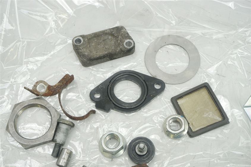 SUZUKI UH 125 CC BURGMAN K7-L3 TORNILLOS Y PIEZAS PEQUEÑAS - MOTOR