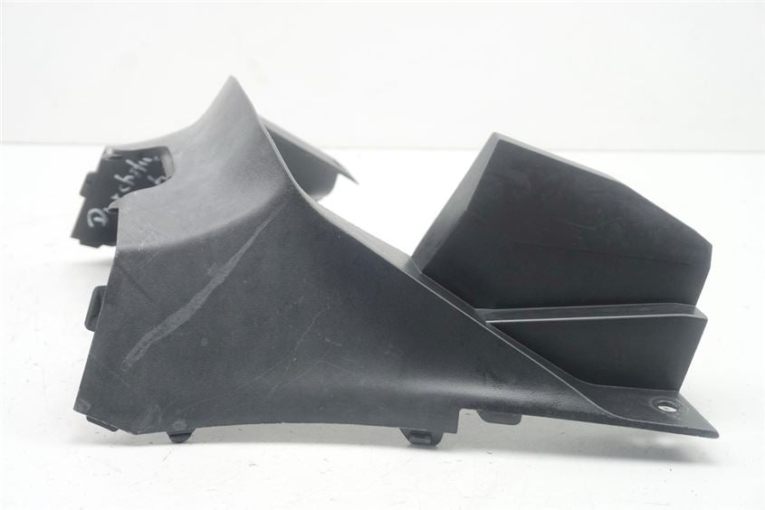 SUZUKI UH 125 CC BURGMAN K7-L3 CARENADO REPOSAPIÉS DEBAJO DEL ASIENTO TAPA CUBIERTA
