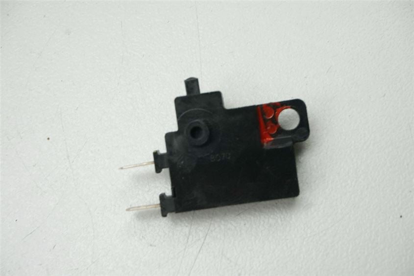 INTERRUPTOR DE LA LUZ DE FRENO DELANTERA YAMAHA FZ6 S RJ14 S2
