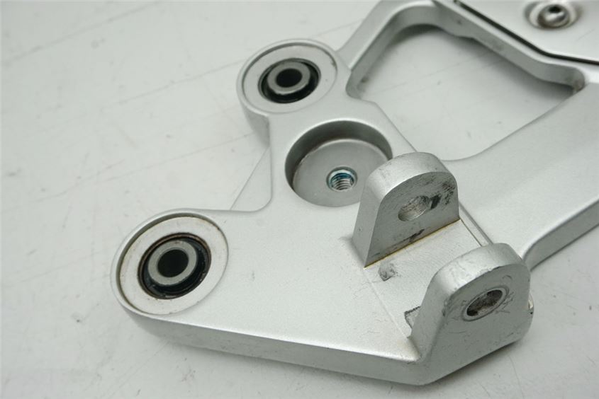 YAMAHA FZ6 S RJ14 S2 SOPORTE ESTRIBERA CONDUCTOR IZQUIERDO PLATO ESTRIBERA