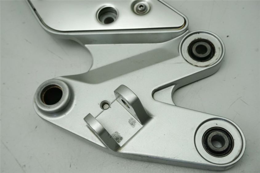 YAMAHA FZ6 S RJ14 S2 SOPORTE ESTRIBERA CONDUCTOR DERECHO SOPORTE ESTRIBERA PLACA
