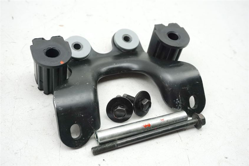 YAMAHA FZ6 S RJ14 S2 HALTERUNG TANK TANKHALTER HALTEPLATTE GUMMIS