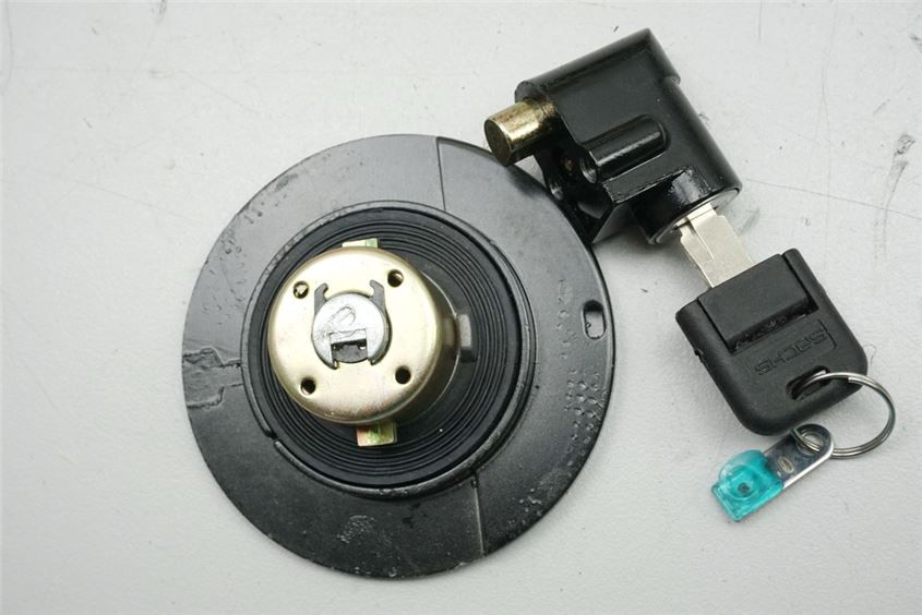 TAPA DEL DEPÓSITO DE COMBUSTIBLE CON LLAVE SACHS - 35000-FYBQ-YGB