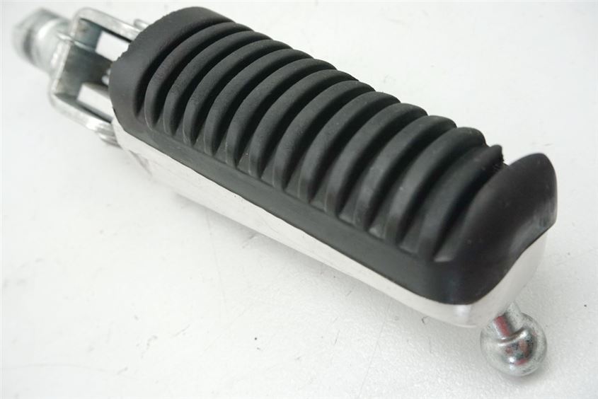 YAMAHA FZ8 N RN25 REPOSAPIÉS DERECHO DEL CONDUCTOR