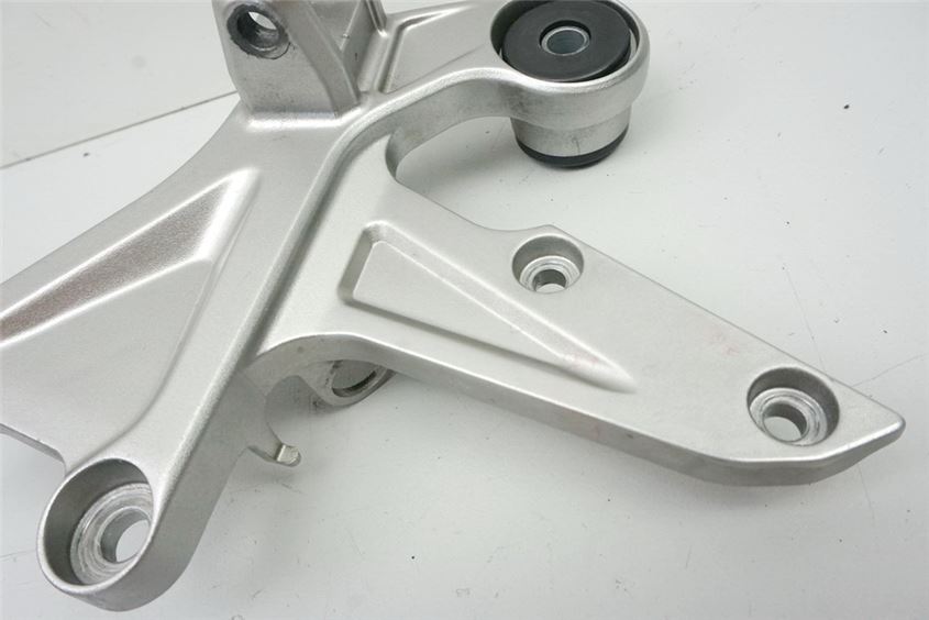 HONDA CBR 1000 RR ABS SC77 FUßRASTENTRÄGER FAHRER RECHTS HALTER FUßRASTE PLATTE
