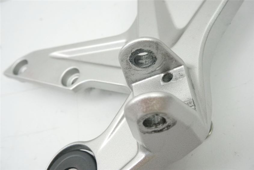 HONDA CBR 1000 RR ABS SC77 FUßRASTENTRÄGER FAHRER RECHTS HALTER FUßRASTE PLATTE
