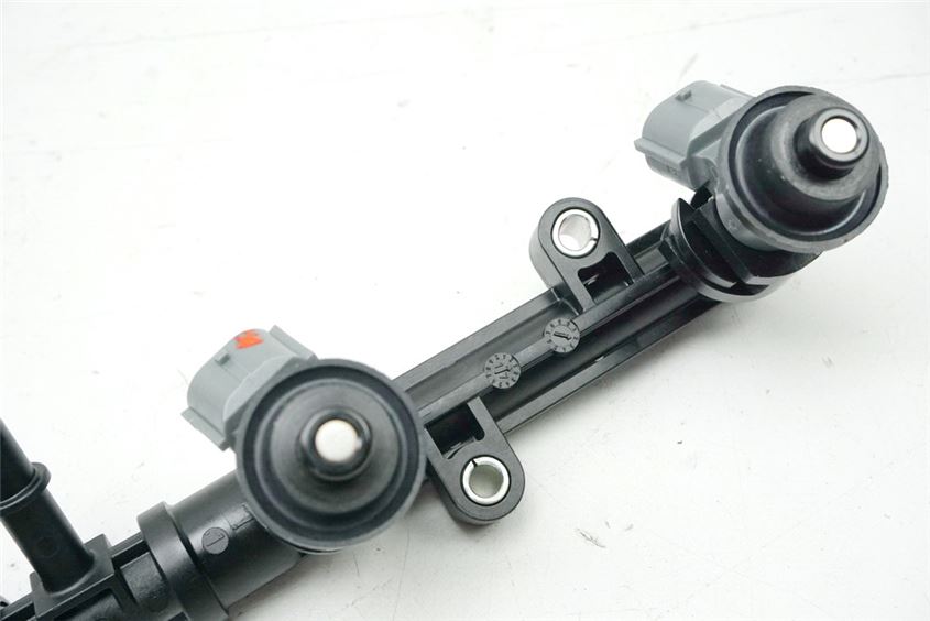 HONDA CBR 1000 RR ABS SC77 EINSPRITZDÜSEN AIRBOX EINSPRITZLEISTE