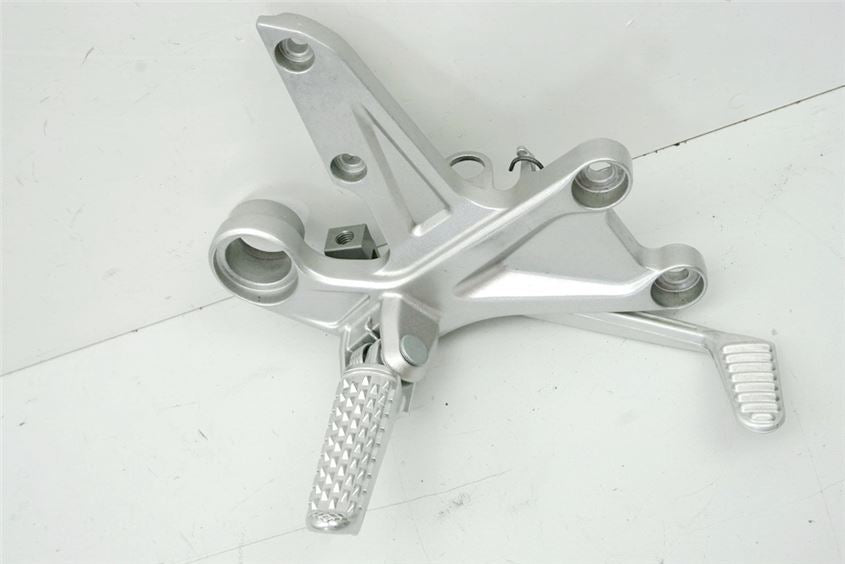 HONDA CBR 1000 RR ABS SC77 SOPORTE ESTRIBERA DERECHA ESTRIBERA PEDAL FRENO