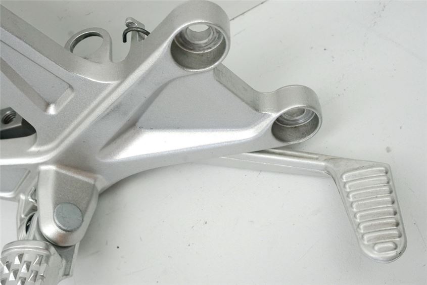 HONDA CBR 1000 RR ABS SC77 SOPORTE ESTRIBERA DERECHA ESTRIBERA PEDAL FRENO