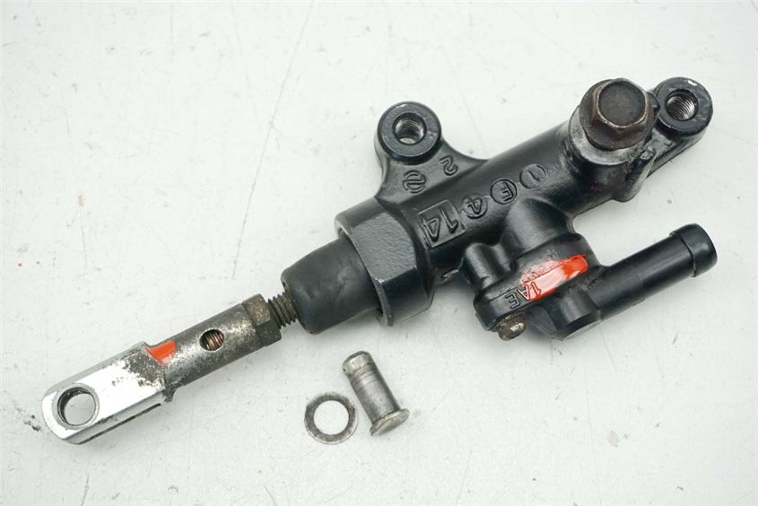 YAMAHA FJ 1200 3YA Cilindro de freno trasero Bomba de freno Cilindro de freno de pie
