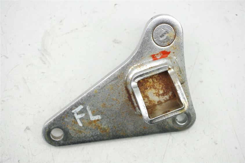 HONDA VT 125 JC29 SHADOW FUßRASTENTRÄGER FAHRER LINKS HALTER FUßRASTE