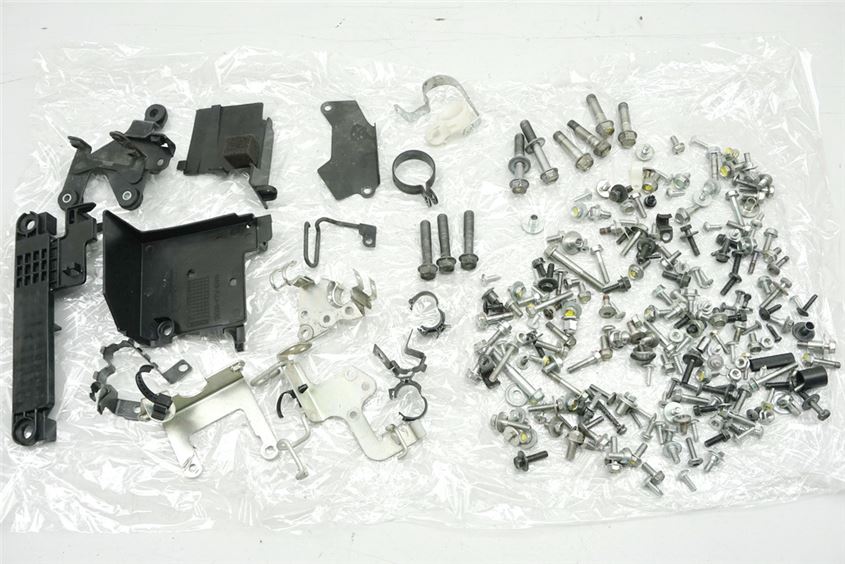 HONDA SH 300 A NF02 TORNILLOS Y PIEZAS PEQUEÑAS