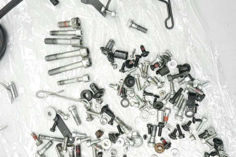 DUCATI MONSTER 1100 EVO ABS M5 SCHRAUBEN & KLEINTEILE & HALTER