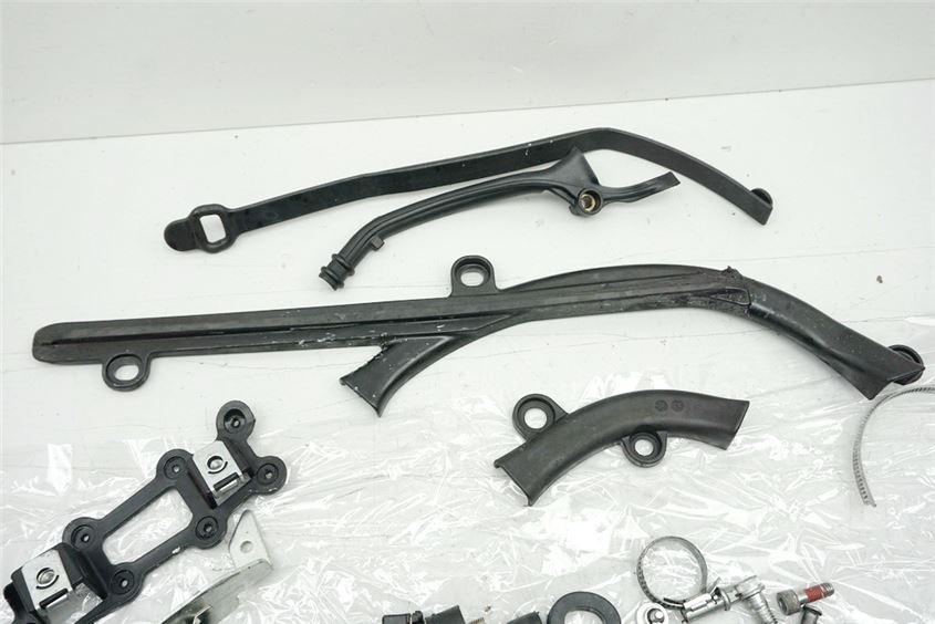 DUCATI MONSTER 1100 EVO ABS M5 SCHRAUBEN & KLEINTEILE & HALTER