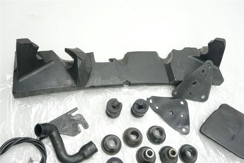 BMW K 100 RS TORNILLOS Y PIEZAS PEQUEÑAS Y SOPORTES