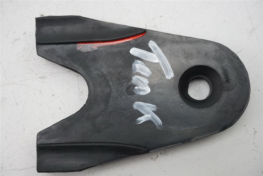 YAMAHA XV 535 VIRAGO TANK RUBBER TANK FRONT PAD HOLDER