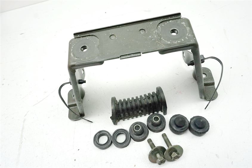 SUZUKI GSX 600 F AJ HALTER TANK GUMMIS TANKHALTER SCHRAUBEN