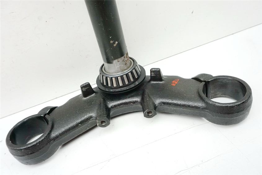KAWASAKI GPZ 500 S EX500D LOWER TRIPLE TREE FORK