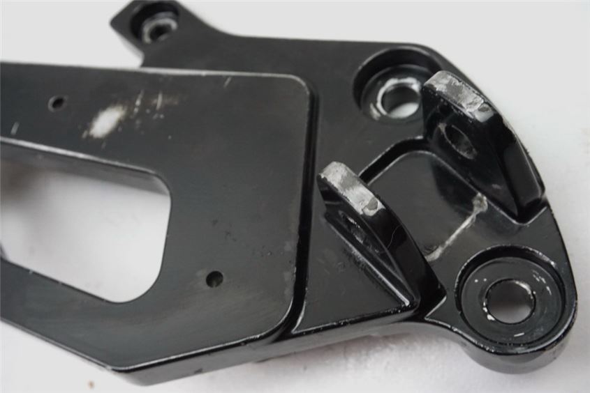 KAWASAKI GPZ 500 S EX500D FOOTREST HOLDER RIDER RIGHT FOOTREST BRACKET